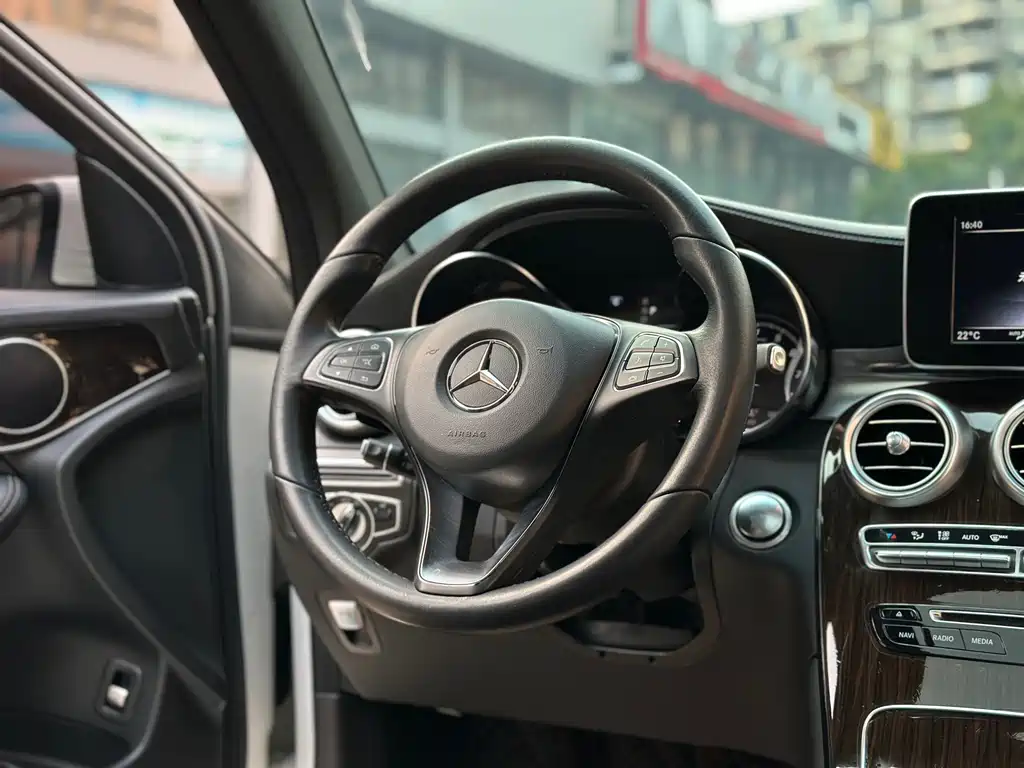 Mercedes-Benz GLC 2018 — фото 11