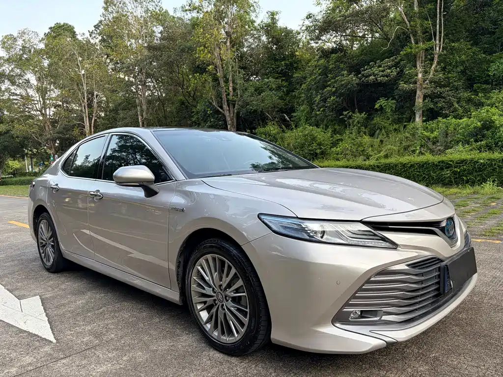 Toyota Camry 2021 — фото 3