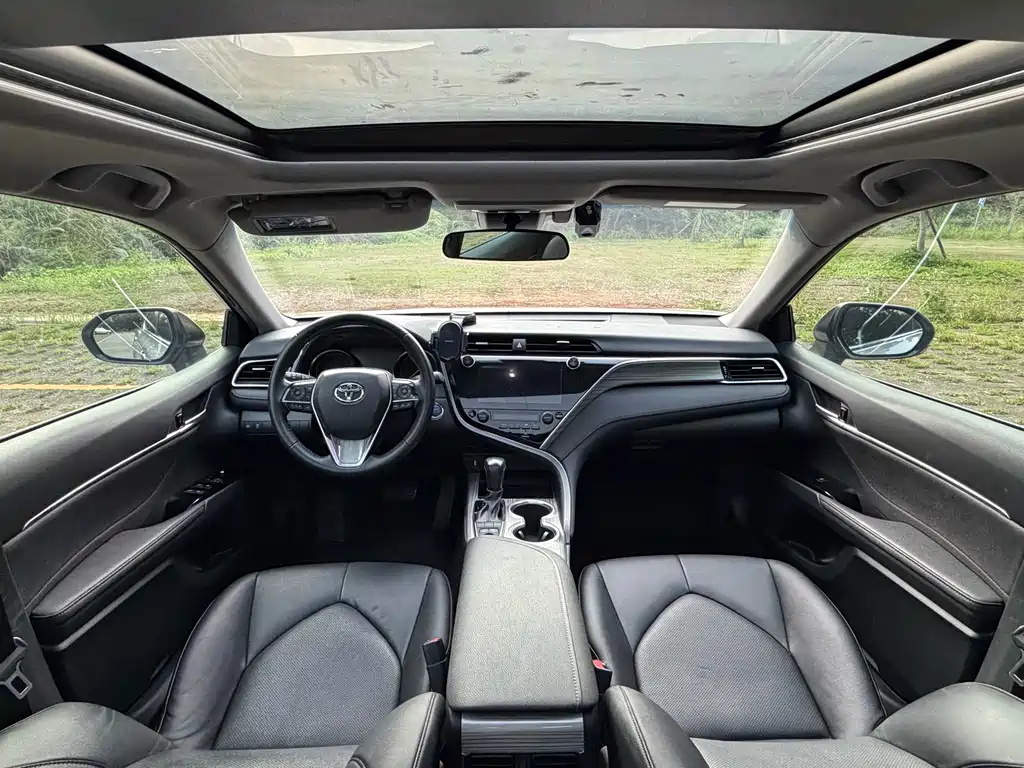 Toyota Camry 2021 — фото 10