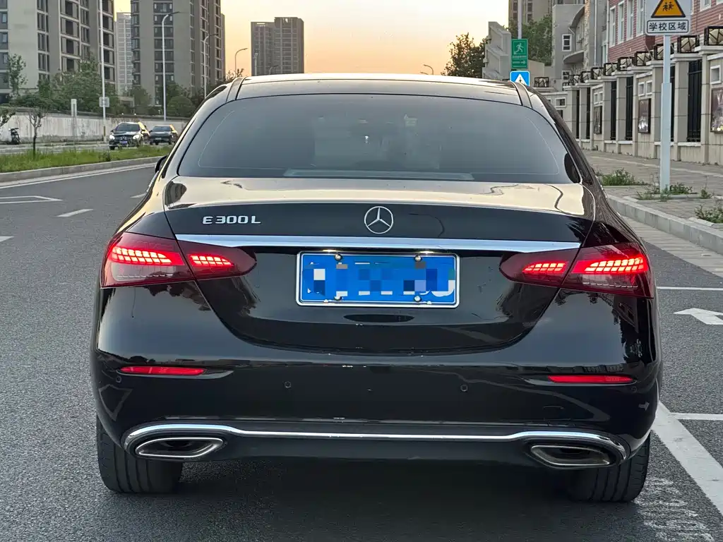Mercedes-Benz E-Class 2023 — фото 8