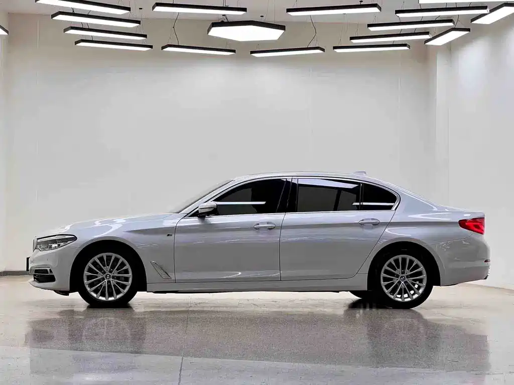 BMW 5 Series 2020 — фото 4