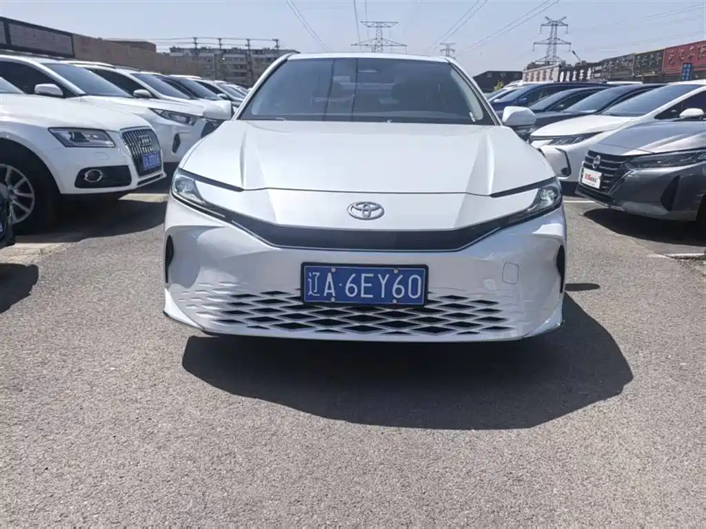 Toyota Camry 2024 — фото 13