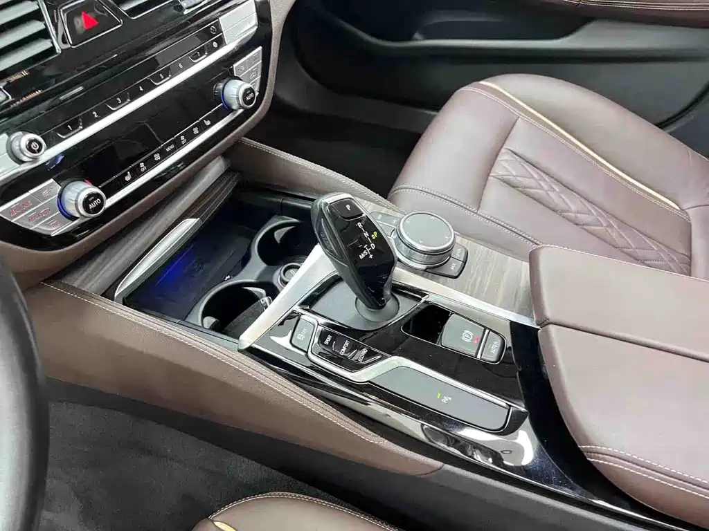 BMW 5 Series 2020 — фото 19