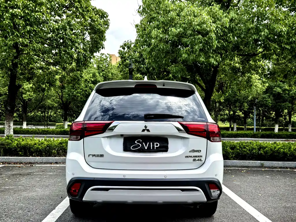 Mitsubishi Outlander 2020 — фото 13