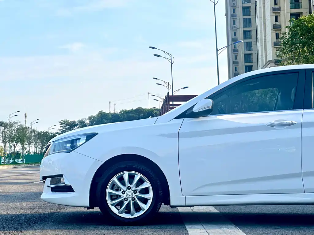 Changan V7 2015 — фото 5