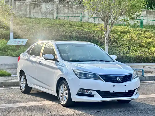 Changan Yuexiang V7 2015