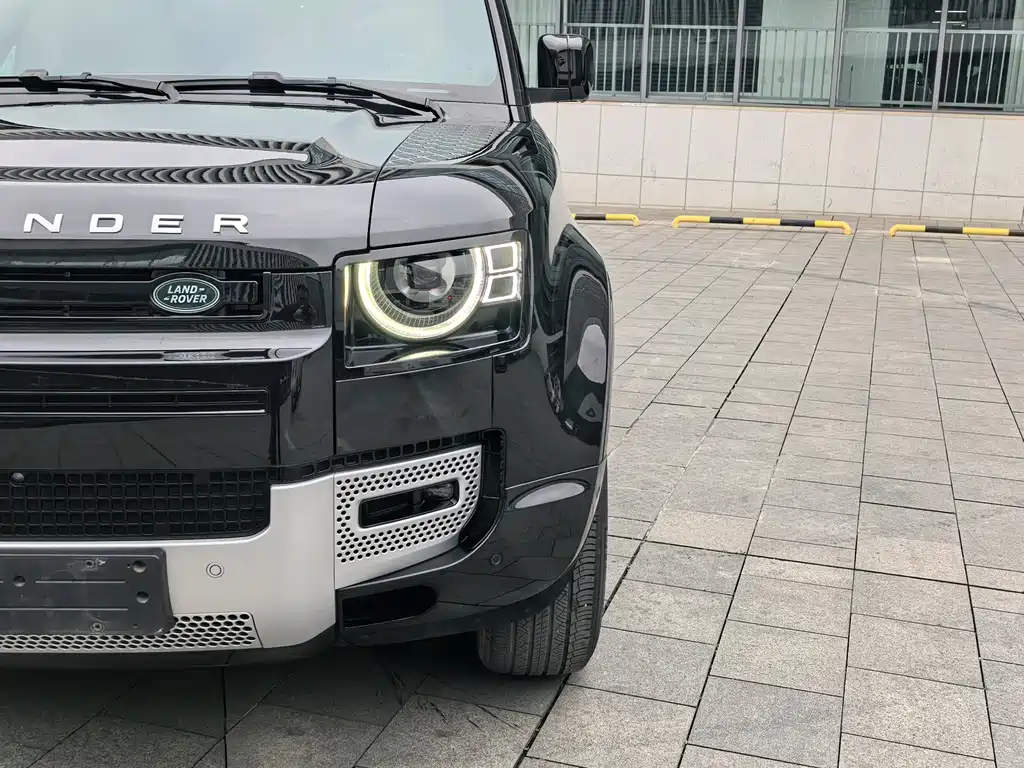 Land Rover Defender 2022