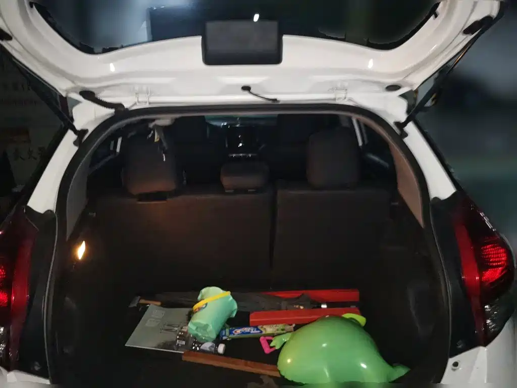 Toyota Yaris L 2014 — фото 16