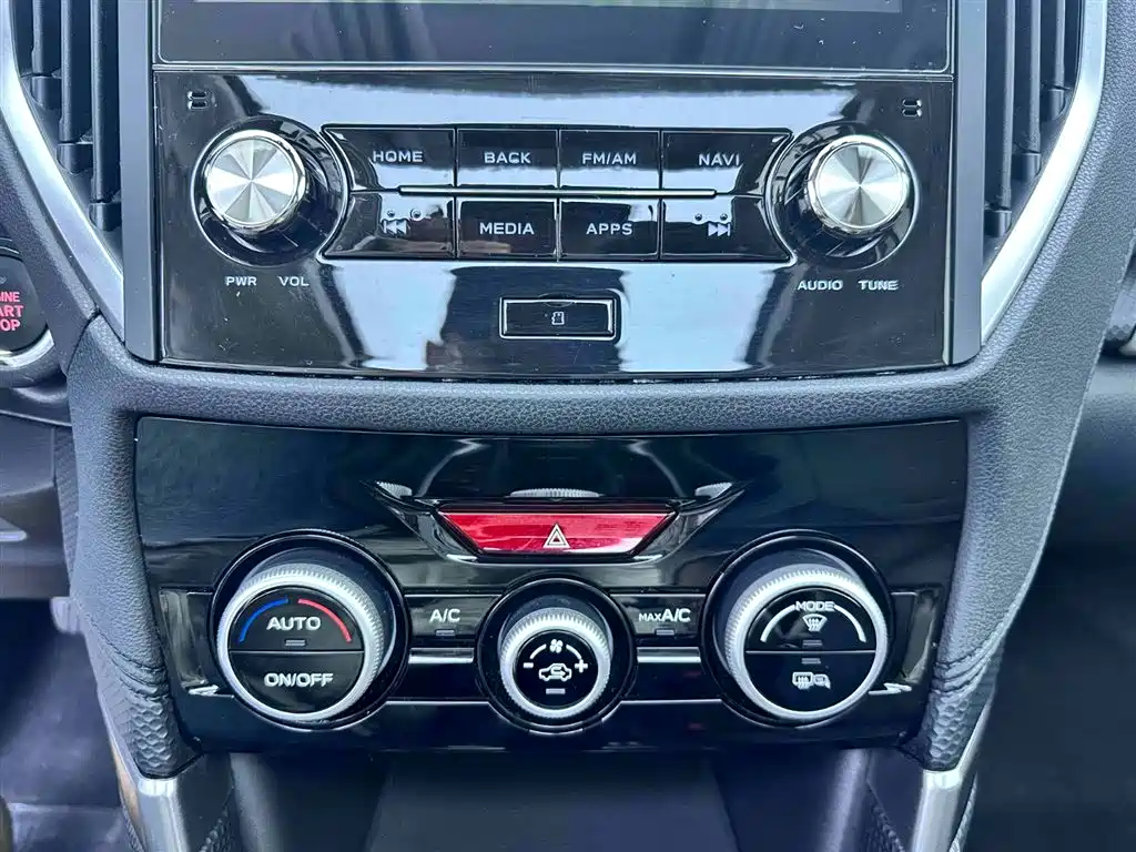 Subaru Forester 2023 — фото 12