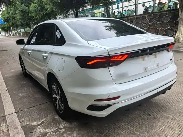 Geely Emgrand 2025