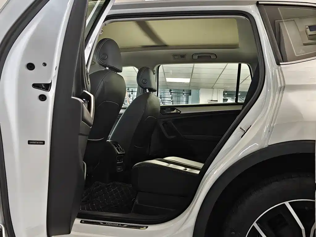 Volkswagen Tiguan L 2019 — фото 15