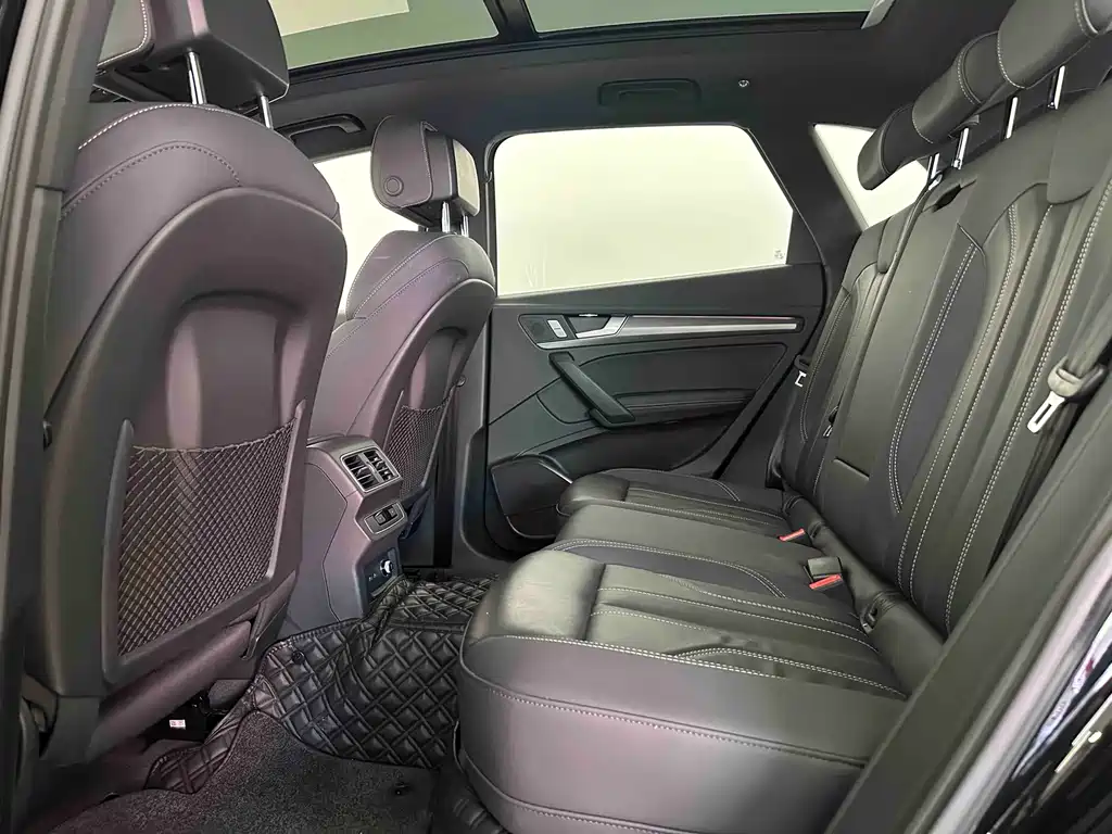 Audi Q5L 2023 — фото 9