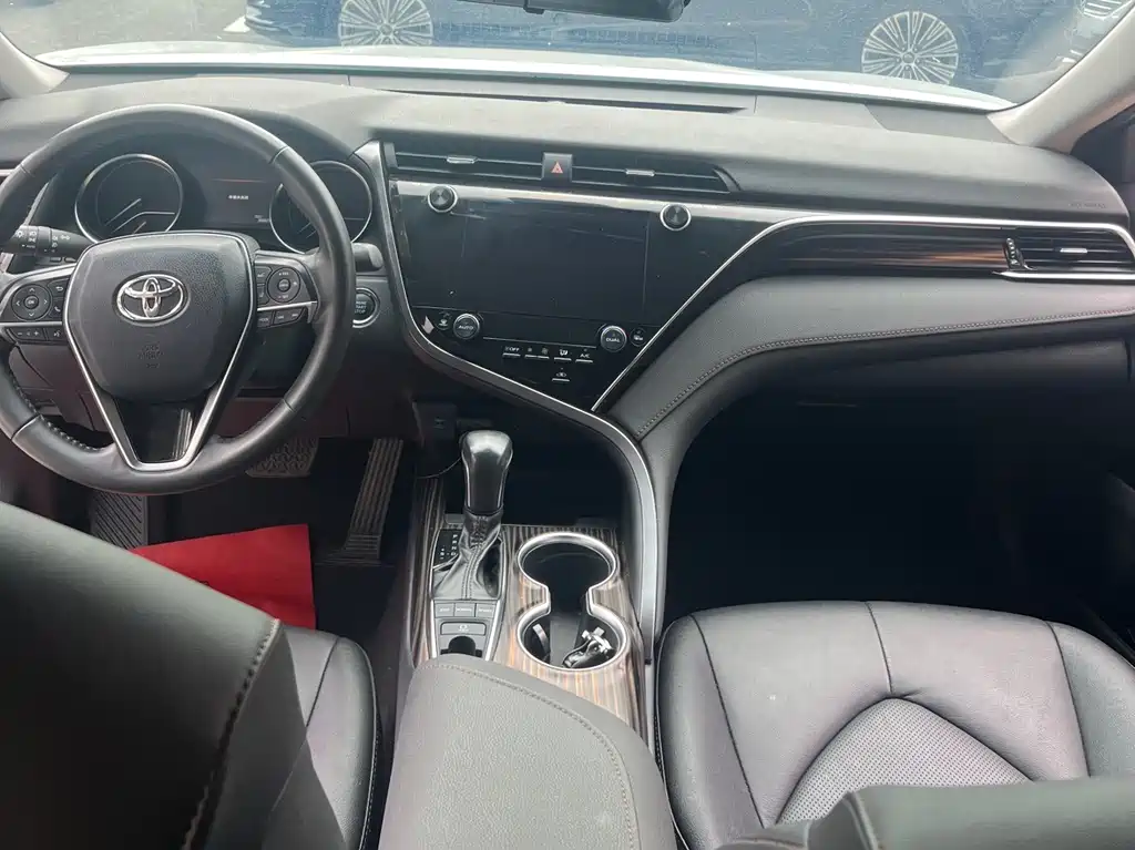Toyota Camry 2021 — фото 10