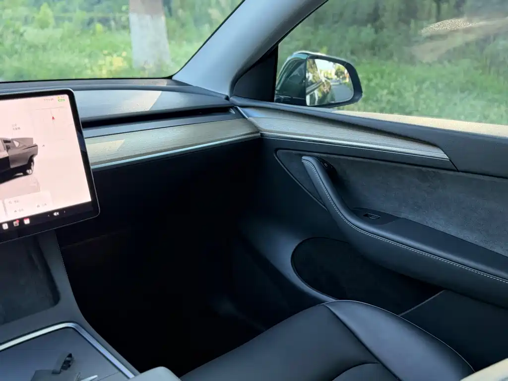 Tesla Model Y 2023 — фото 15