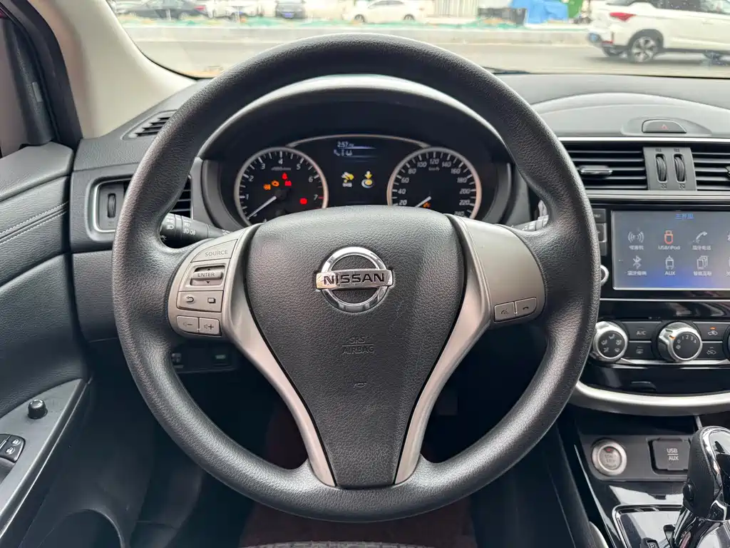 Nissan Tiida 2018 — фото 7