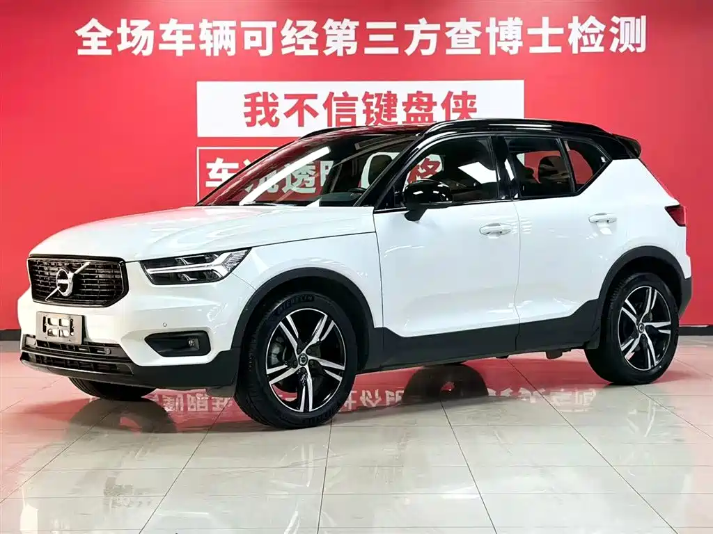 Volvo XC40 2021 — фото 1