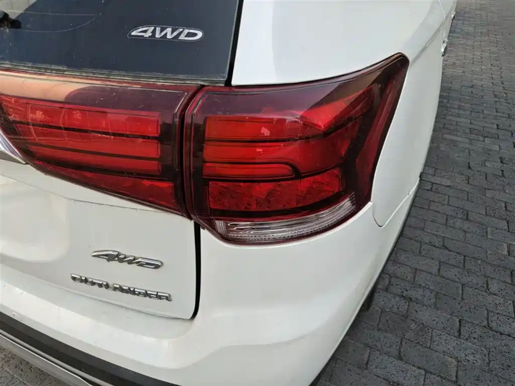 Mitsubishi Outlander 2019 — фото 8