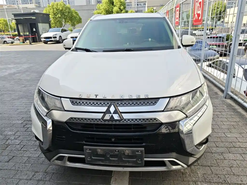Mitsubishi Outlander 2019 — фото 3