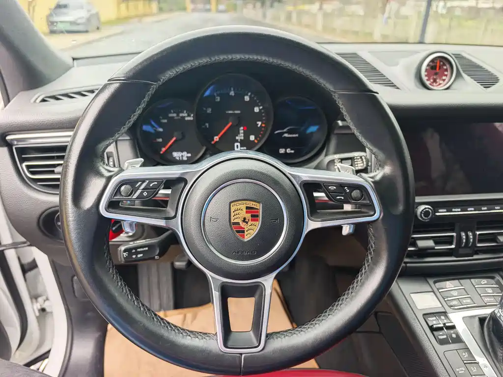 Porsche Macan 2019 — фото 16