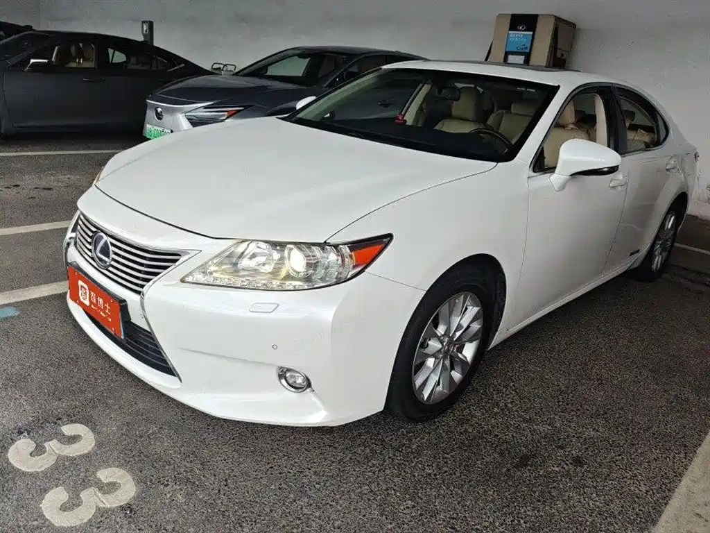 Lexus ES 2014 — фото 1