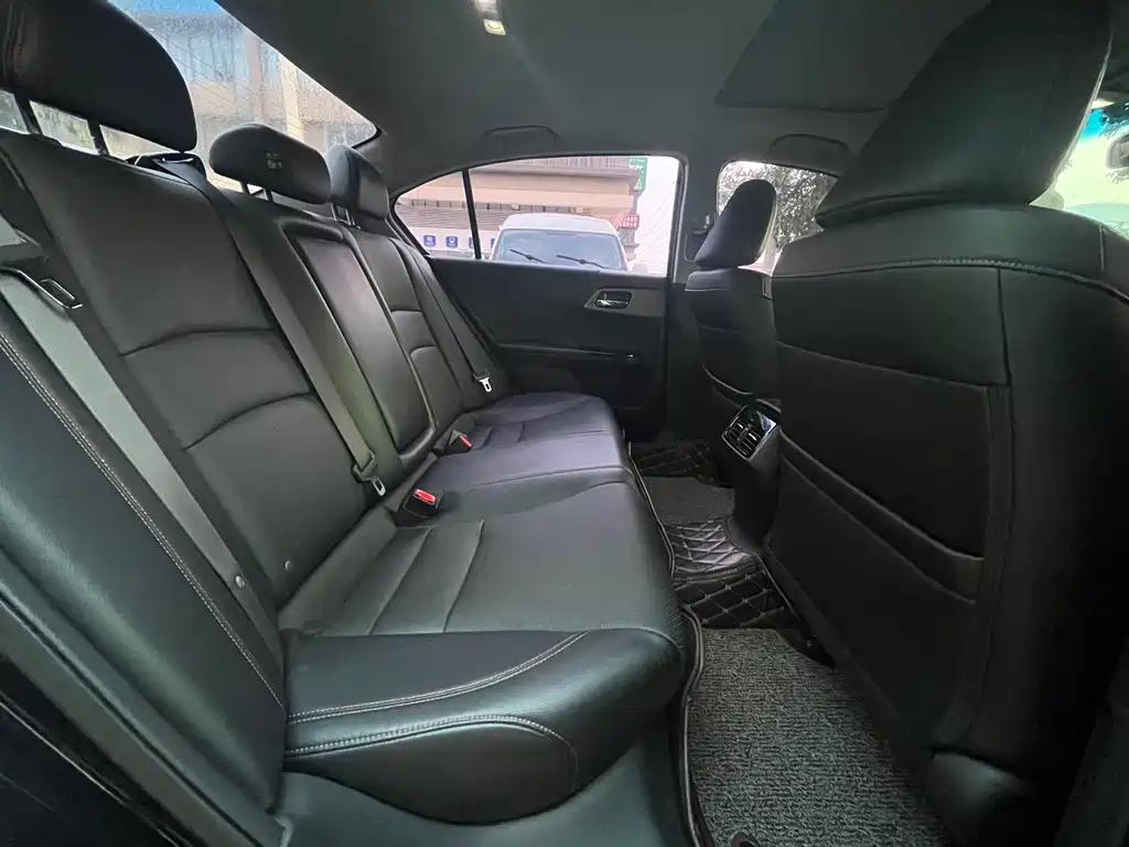Honda Accord 2017 — фото 10