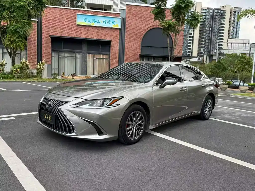 Lexus ES 2022 — фото 1