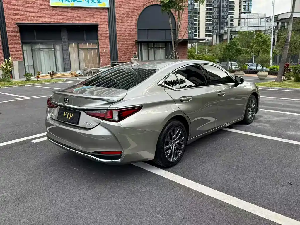 Lexus ES 2022 — фото 9