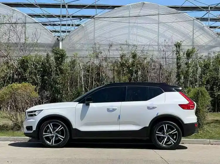 Volvo XC40 2019 — фото 2