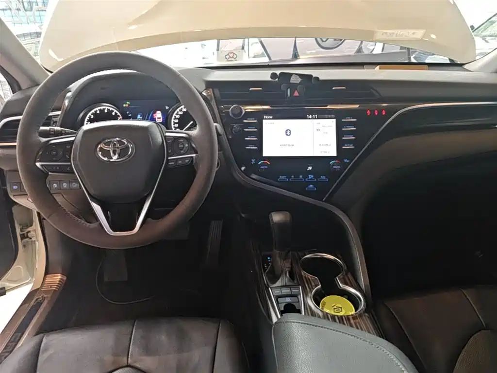 Toyota Camry 2019 — фото 10