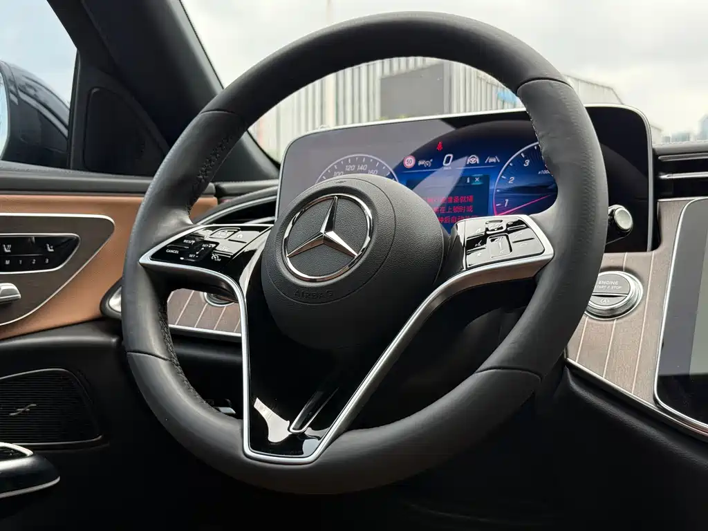 Mercedes-Benz E-Class 2024 — фото 15