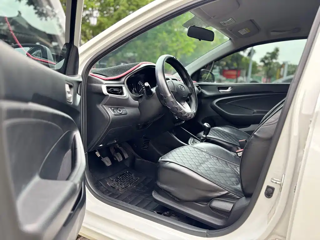 Hyundai Verna 2017 — фото 21