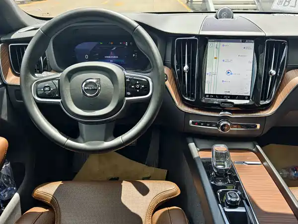 Volvo XC60 Plug-In Hybrid 2024