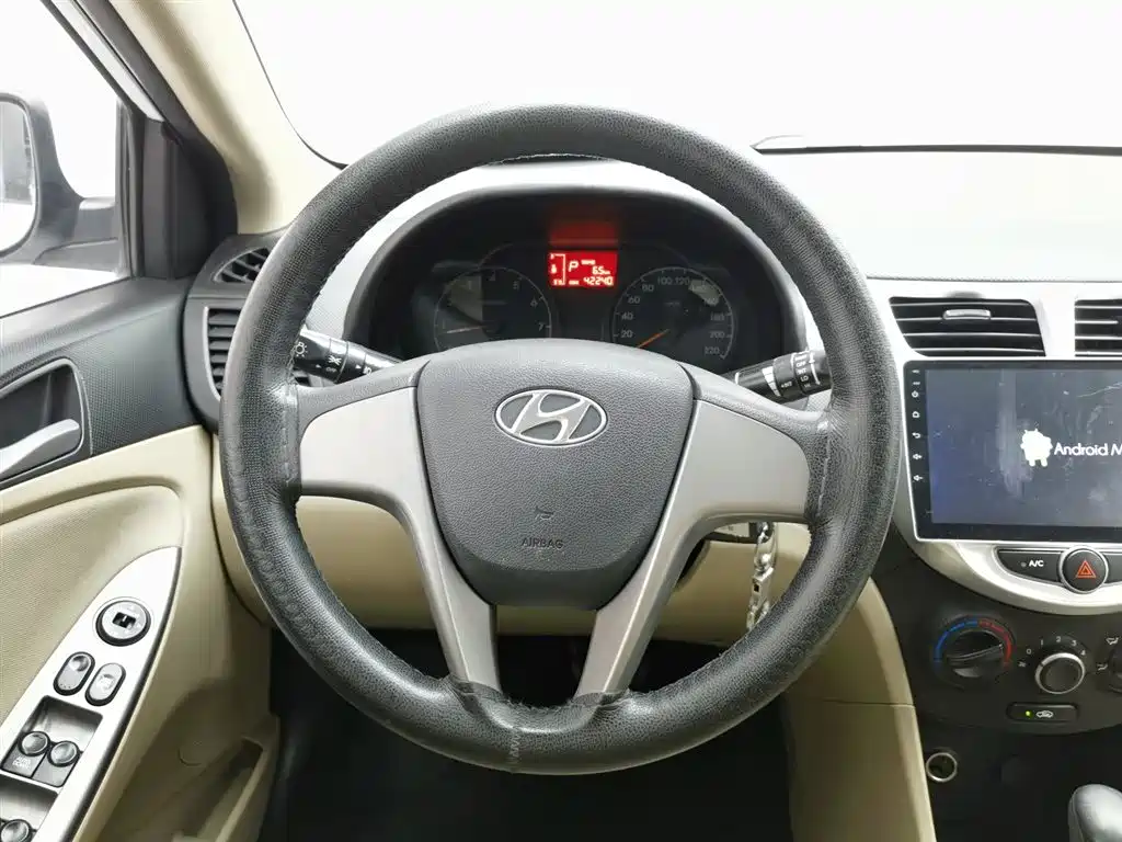 Hyundai Verna 2016 — фото 11