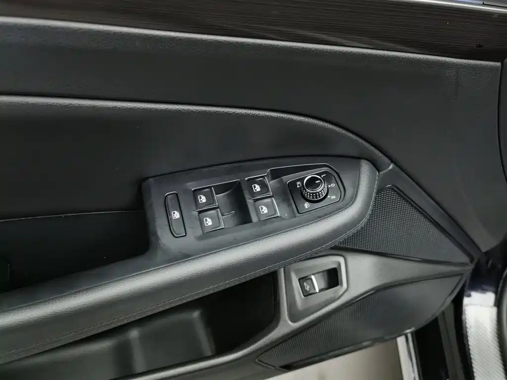 Volkswagen Phideon 2018 — фото 9