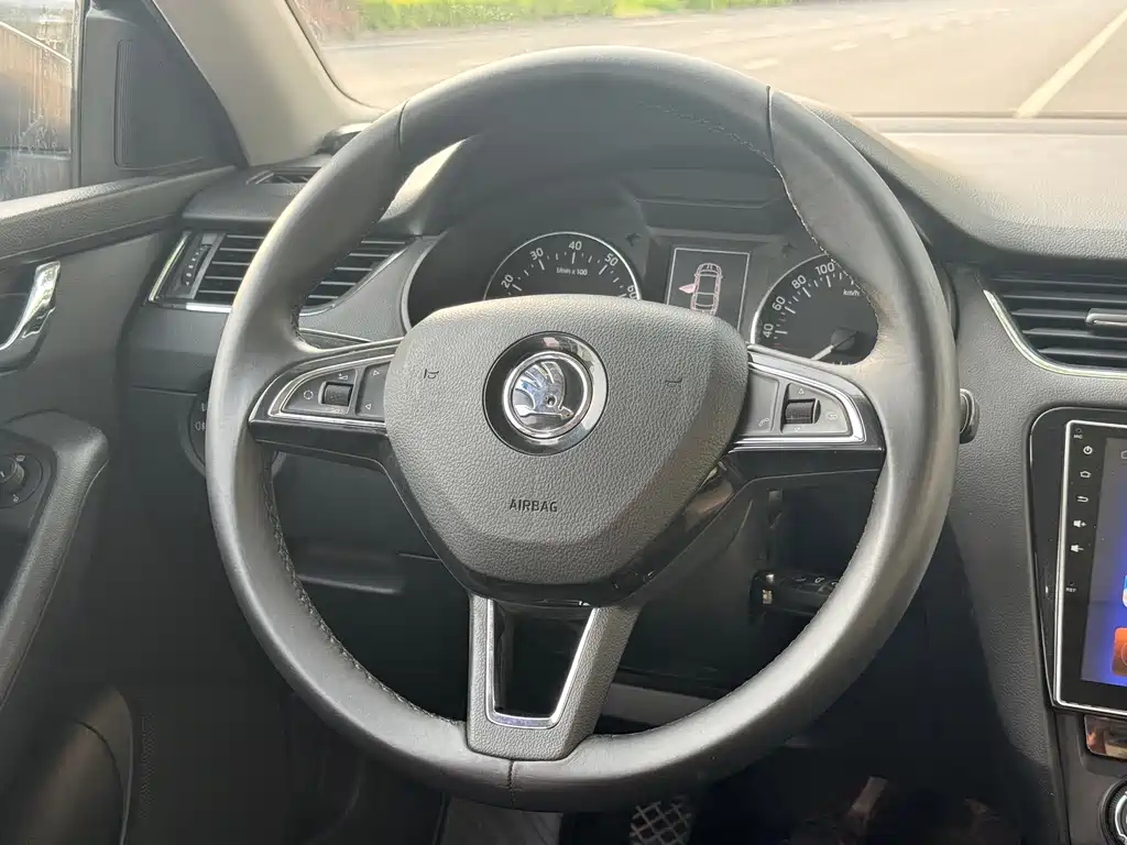 Skoda Octavia 2016 — фото 9