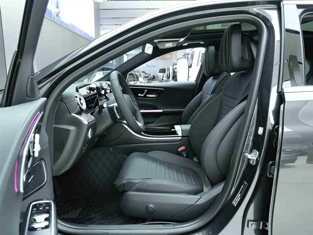 Mercedes-Benz C-Class 2025 — фото 11