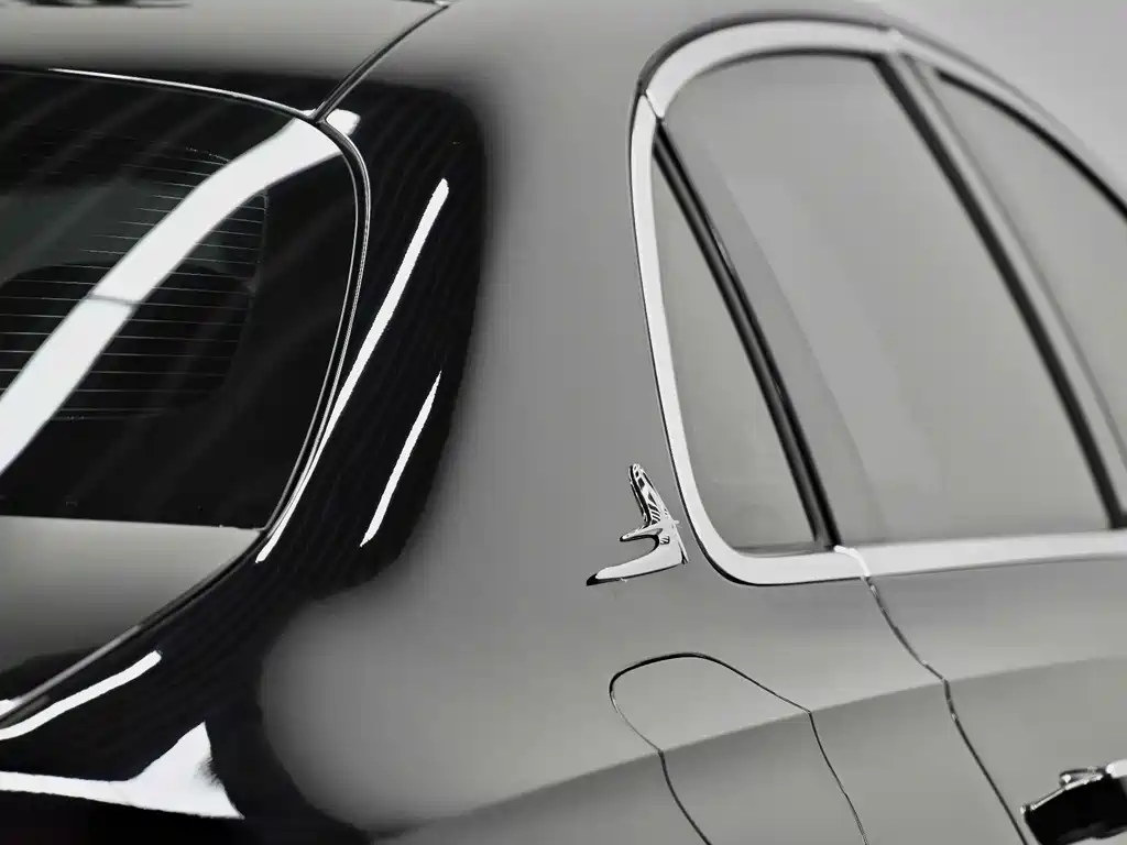 Mercedes-Benz E-Class 2025 — фото 4