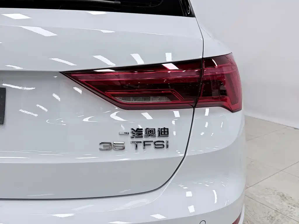 Audi Q3 2023 — фото 9
