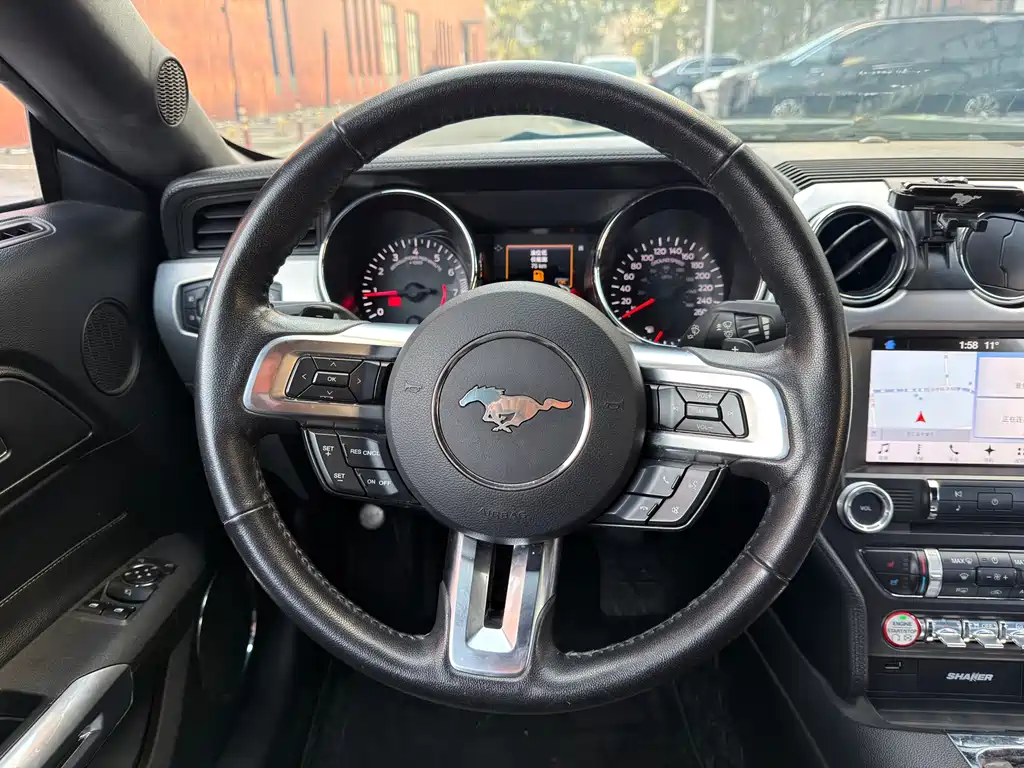 Ford Mustang 2017 — фото 10