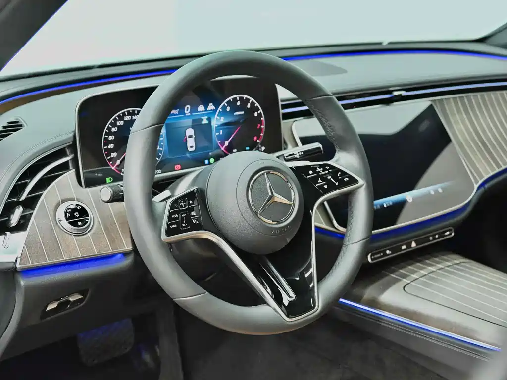 Mercedes-Benz E-Class 2025 — фото 18