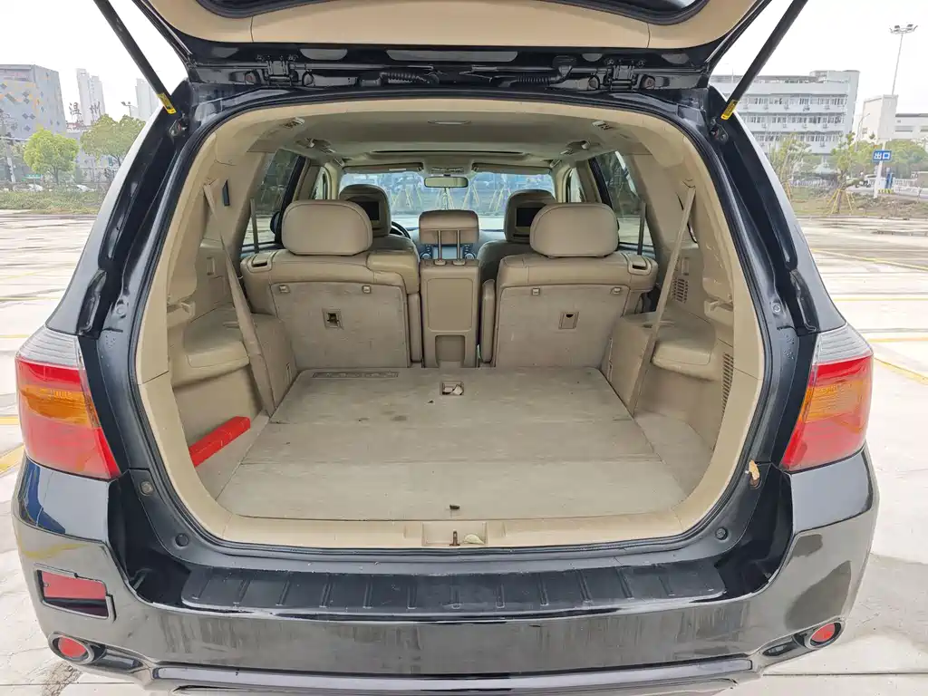 Toyota Highlander 2010 — фото 18