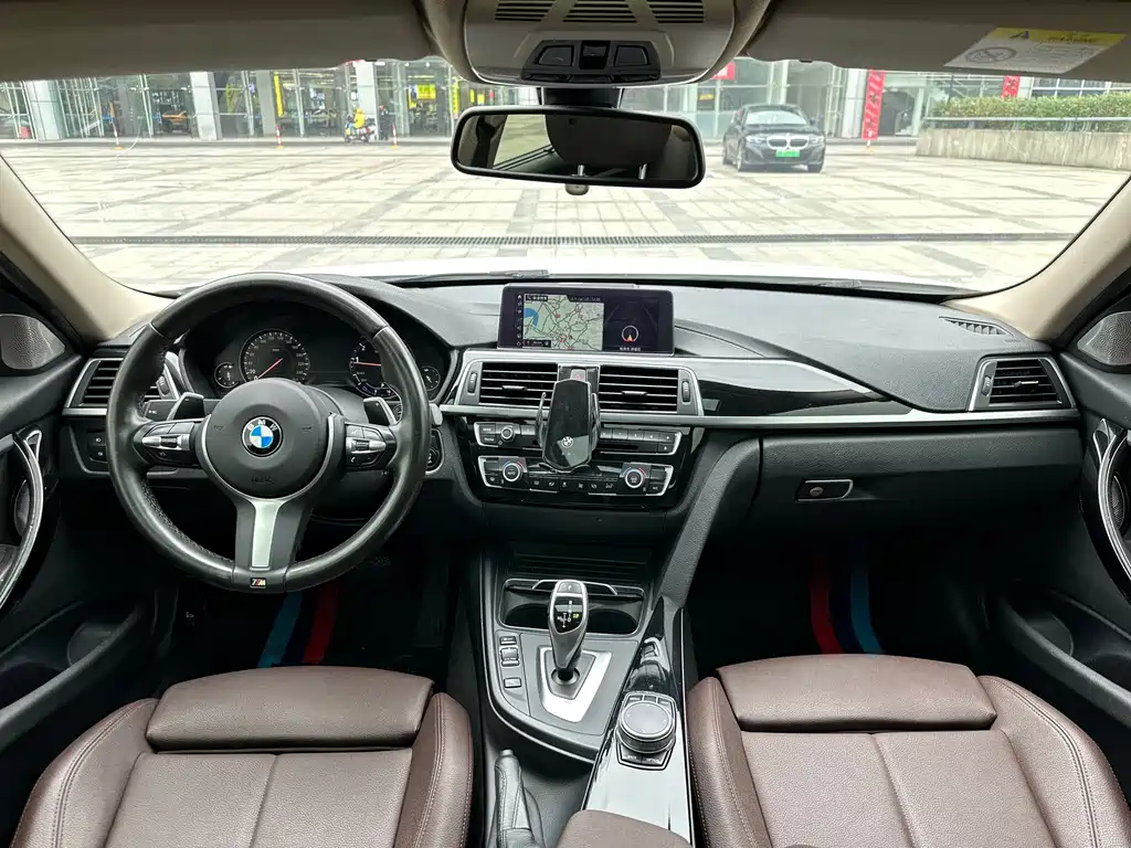 BMW 3 Series 2019 — фото 16