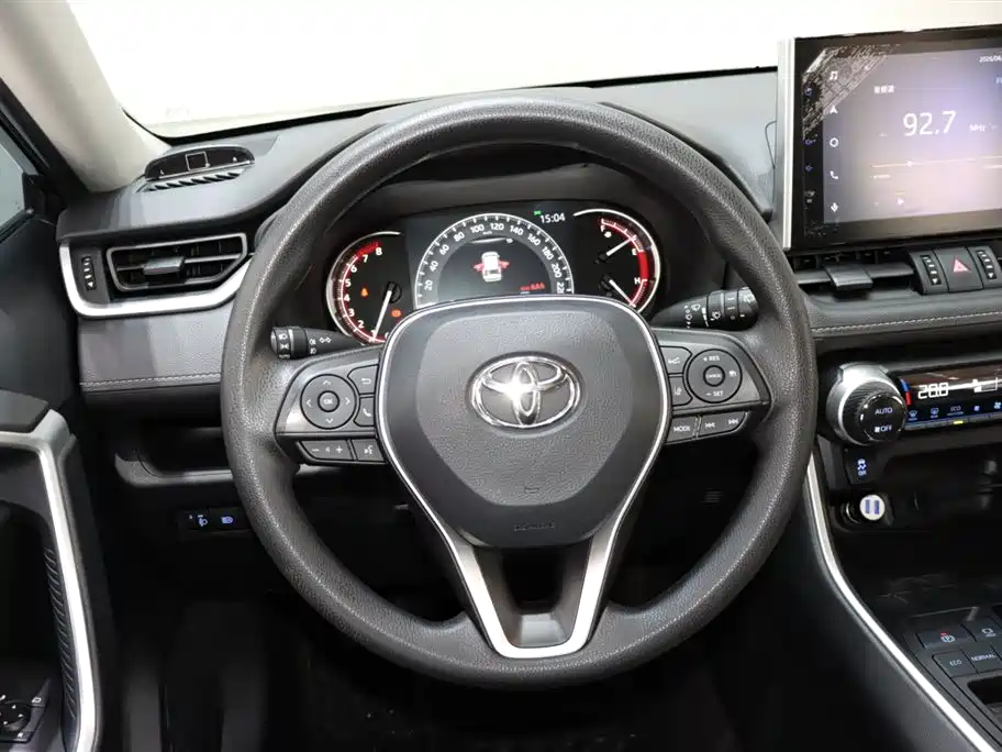 Toyota RAV4 2022 — фото 13
