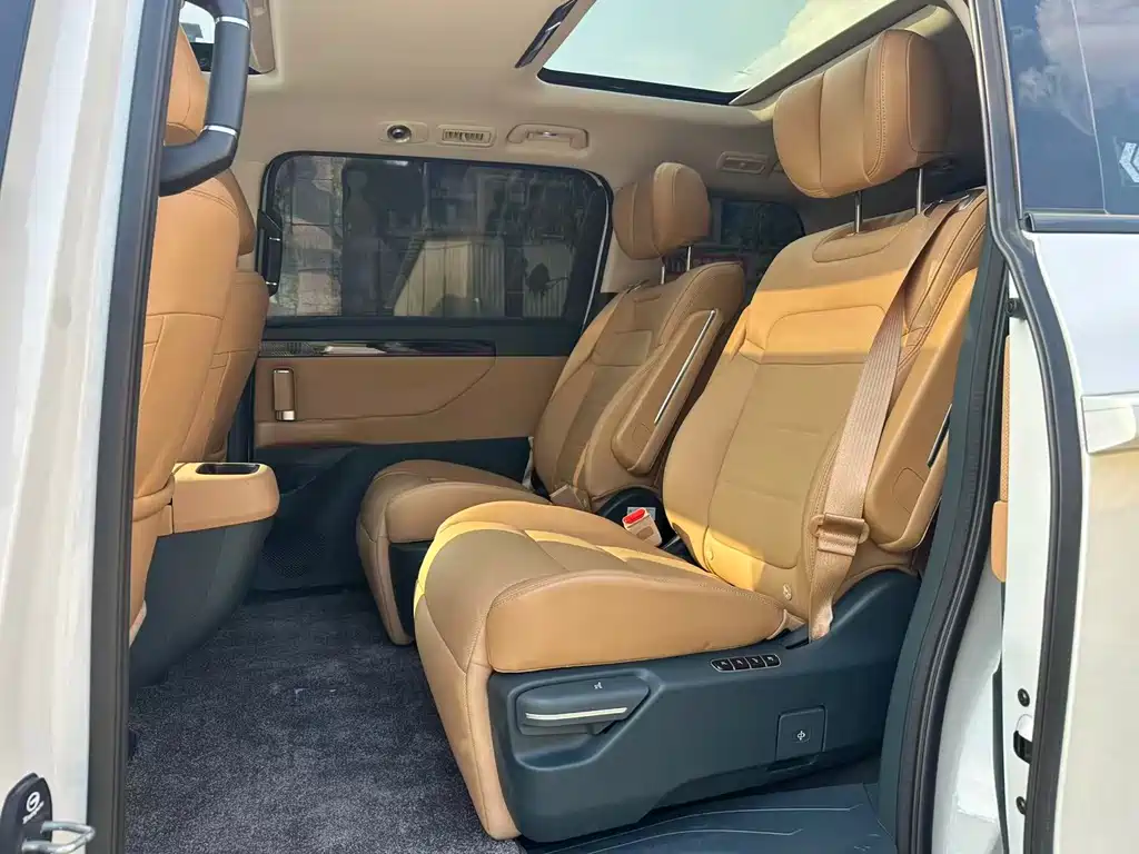 GAC Motor E8 PHEV 2025 — фото 22