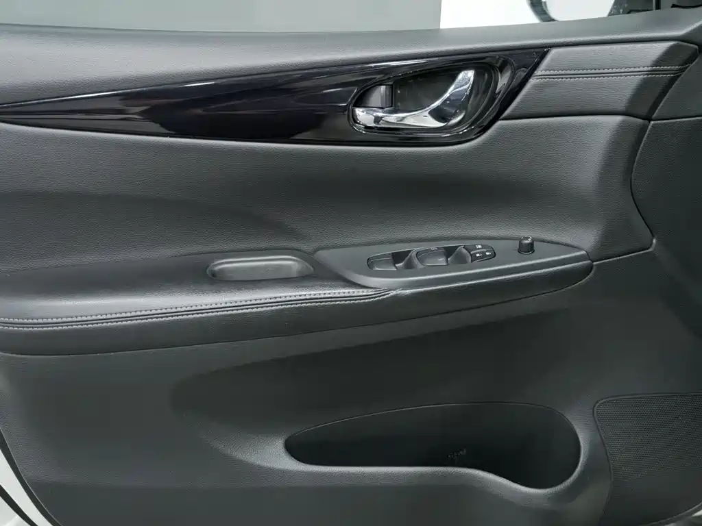 Nissan Tiida 2019 — фото 13