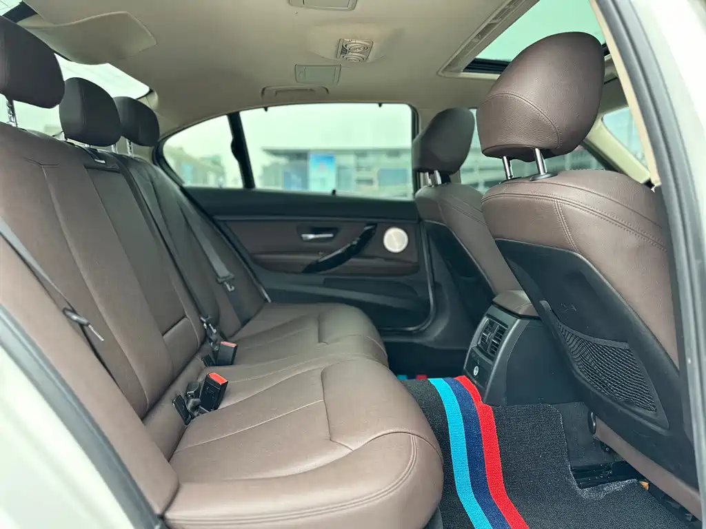 BMW 3 Series 2019 — фото 15