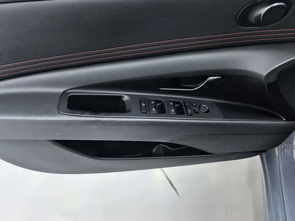 Hyundai Elantra 2022 — фото 12