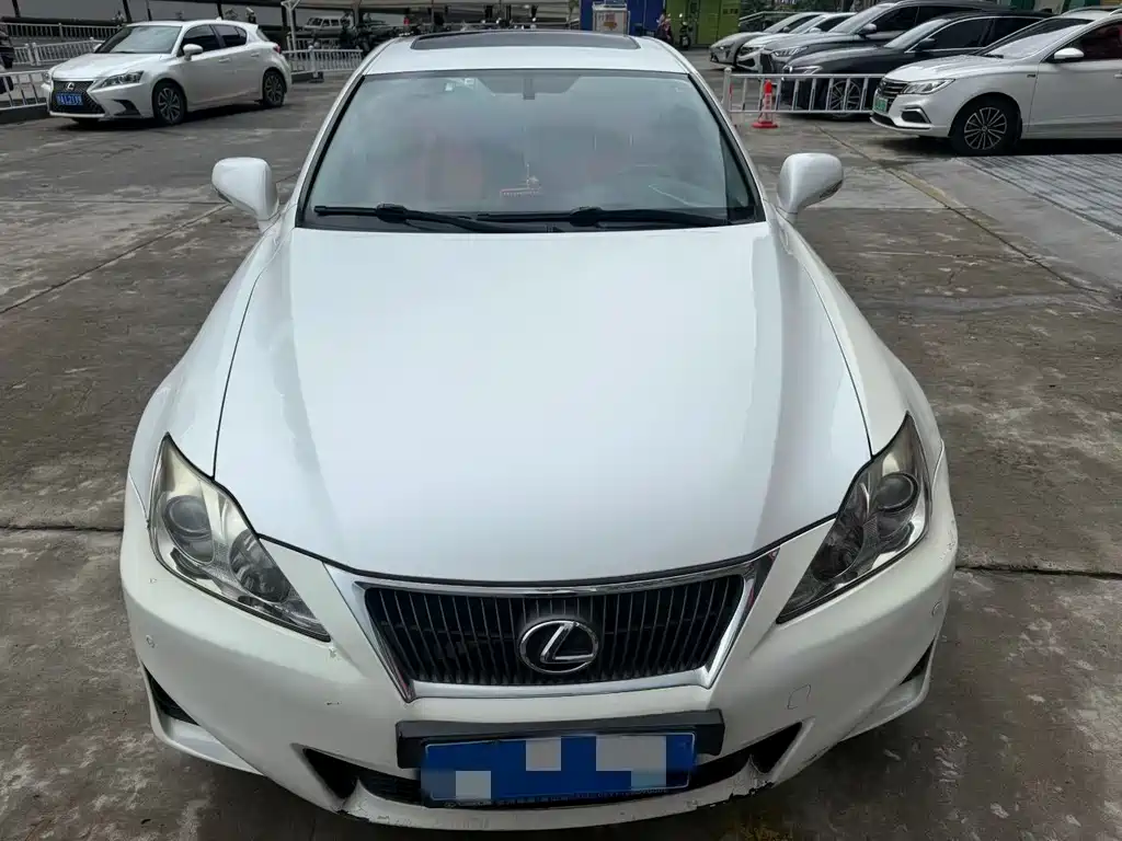 Lexus IS 2012