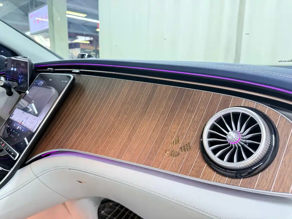 Mercedes-Benz EQE SUV 2023 — фото 13