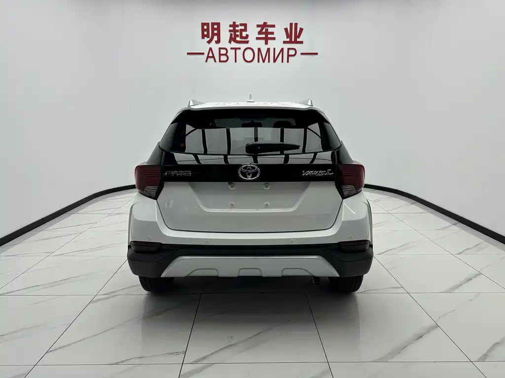 Toyota Yaris L 2022 — фото 10